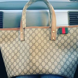 Gucci supreme loop tote